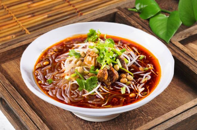 肥牛酸辣粉 Spiced Beef Glass Noodle